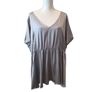 Torrid Women Plus Size 4 Silver Grey Satin V-Neck Peplum Blouse Short Sleeve Top